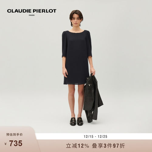 时尚肩部打褶细节  
质感舒适宽松版型