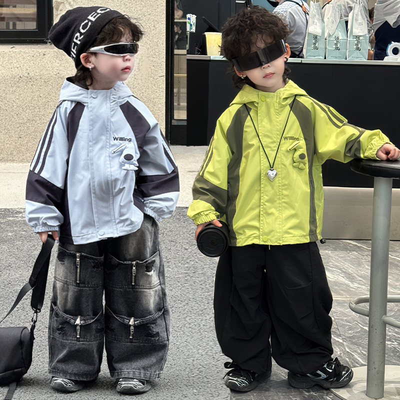 男童外套儿童2025新款春秋装中童小孩时髦户外风衣宝宝秋季冲锋衣