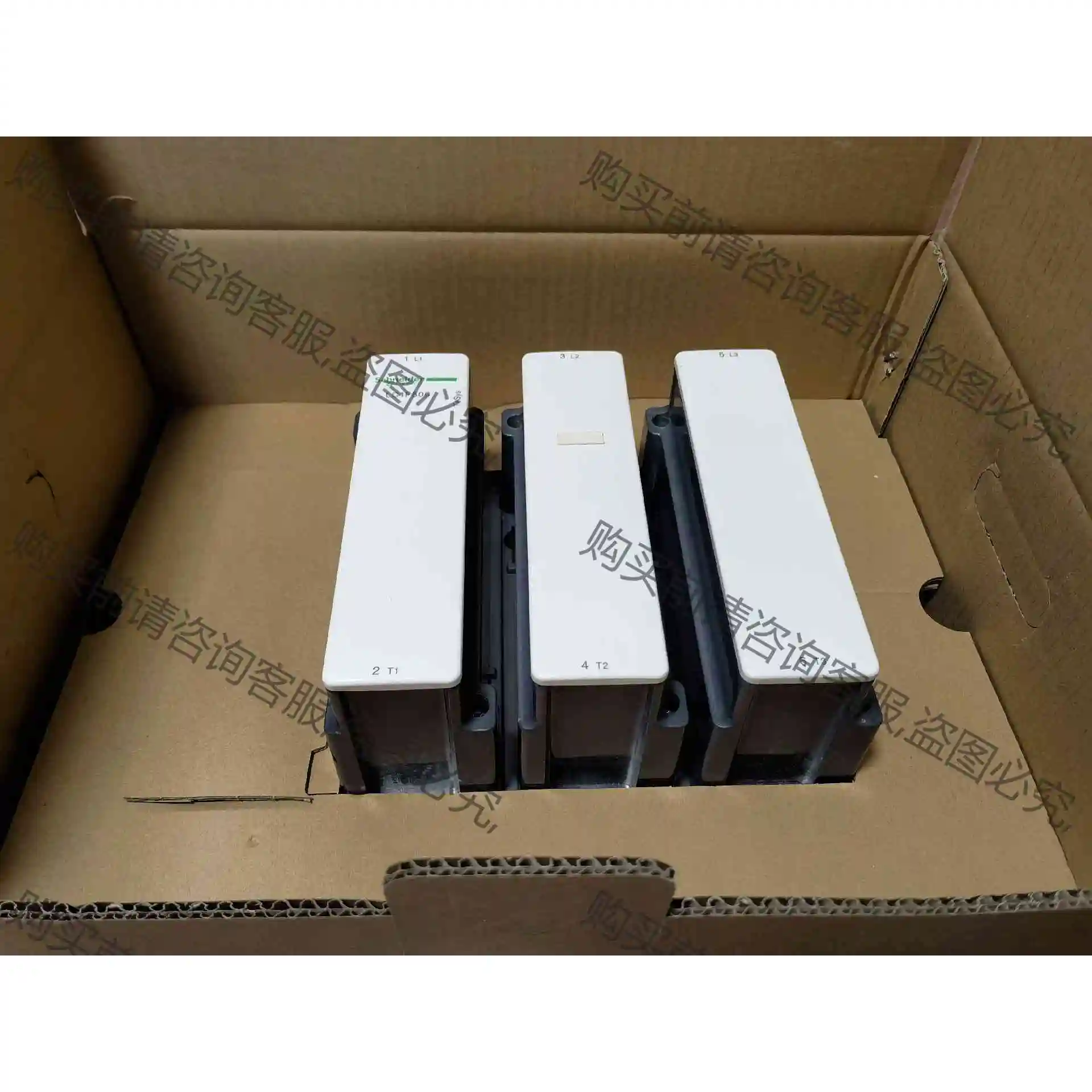 施耐de交流接触器，全新原装正品，需要联系。LC1F800 议价产品