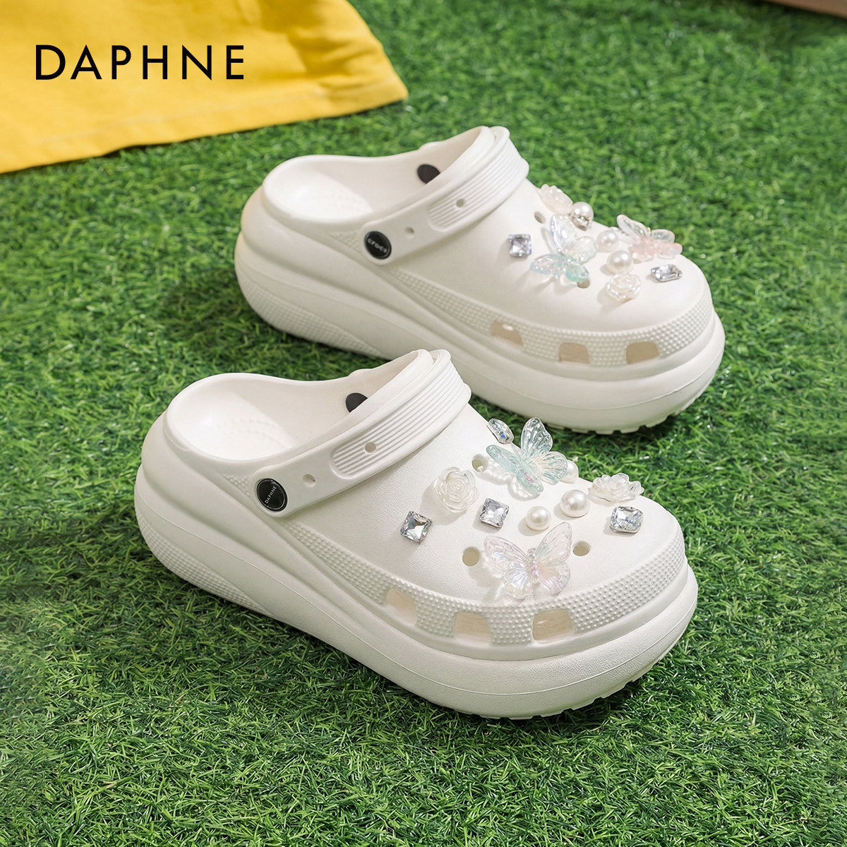 达芙妮白色厚底洞洞鞋女款2026新款夏季增高外穿凉鞋包头软底拖鞋