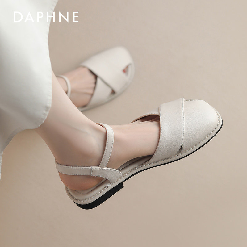 达芙妮夏季2026超好看包头凉鞋女款法式平底编织镂空软底罗马女鞋