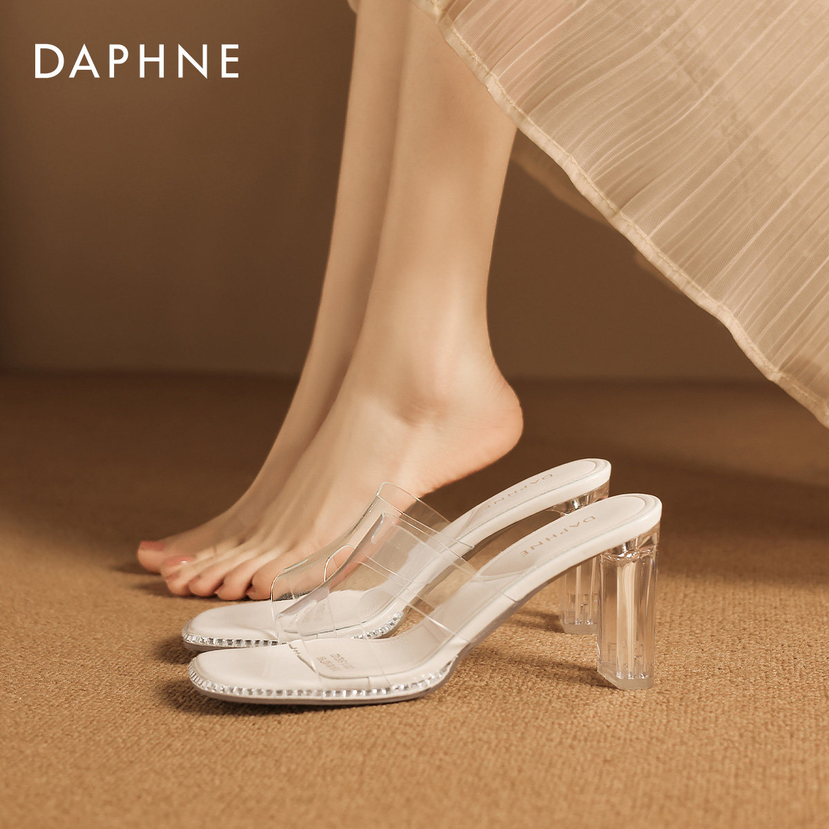 达芙妮高跟凉鞋女夏季外穿2026新款超火一字带露趾凉拖鞋夏款女鞋