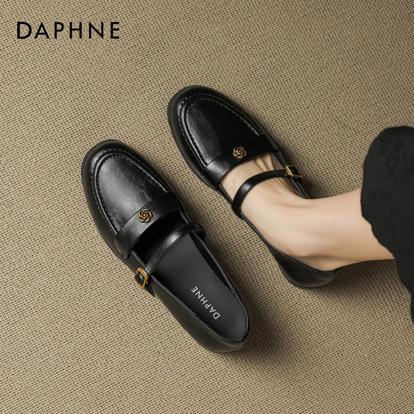 达芙妮黑色乐福鞋女2026春季新款山茶花小皮鞋软底配裙子平底单鞋