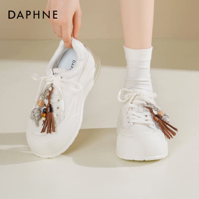 达芙妮厚底小白鞋女2026早春圆头学院风休闲鞋小众设计感白色板鞋