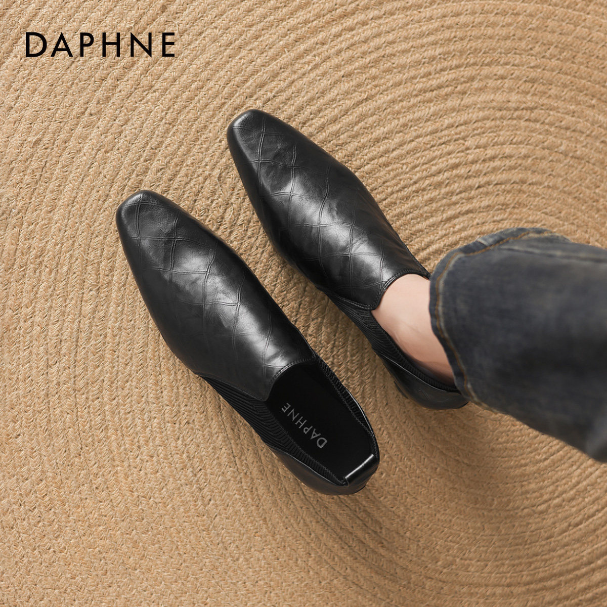 达芙妮黑色尖头乐福鞋女款2026新款春季巨好看小皮鞋通勤豆豆单鞋