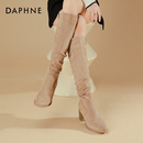 达芙妮长筒靴女2025新款冬季高筒长靴子女粗跟骑士绒面尖头堆堆靴