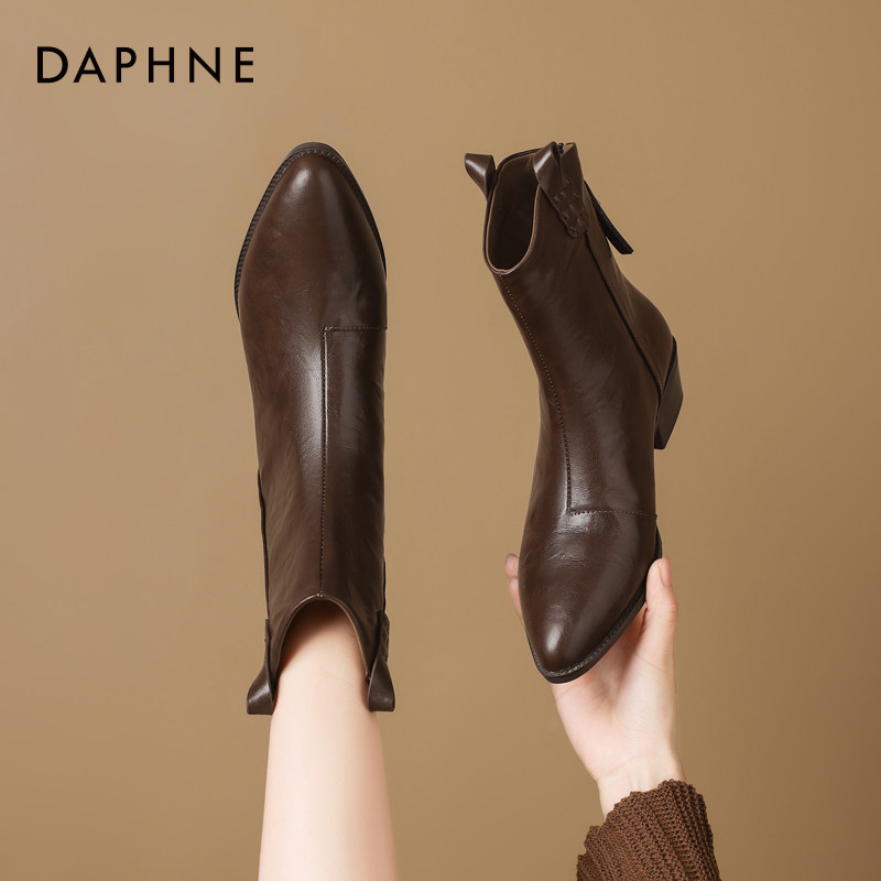 达芙妮尖头短靴女春季2026新款复古靴子妈妈鞋踝靴粗跟棕色马丁靴