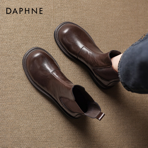 达芙妮短靴女复古圆头马丁靴棕色