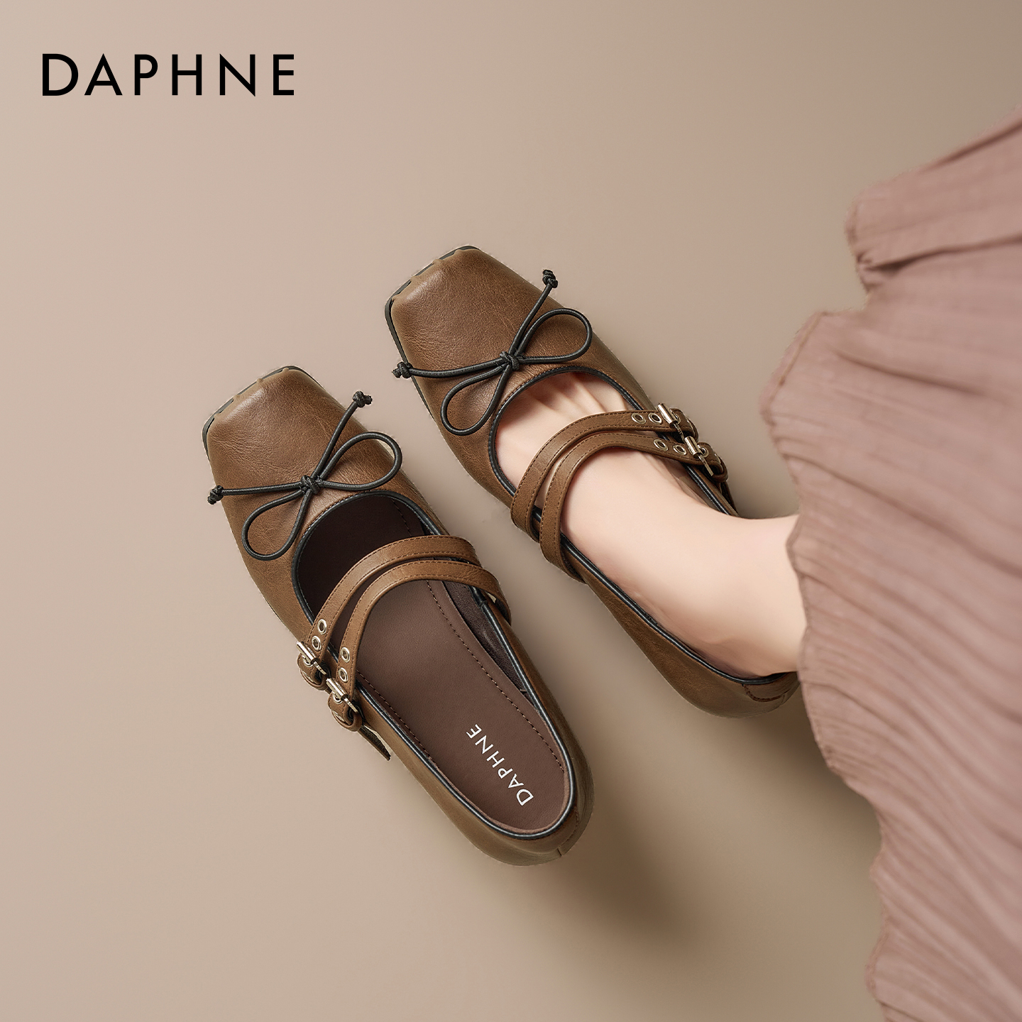 达芙妮棕色玛丽珍鞋双扣单鞋