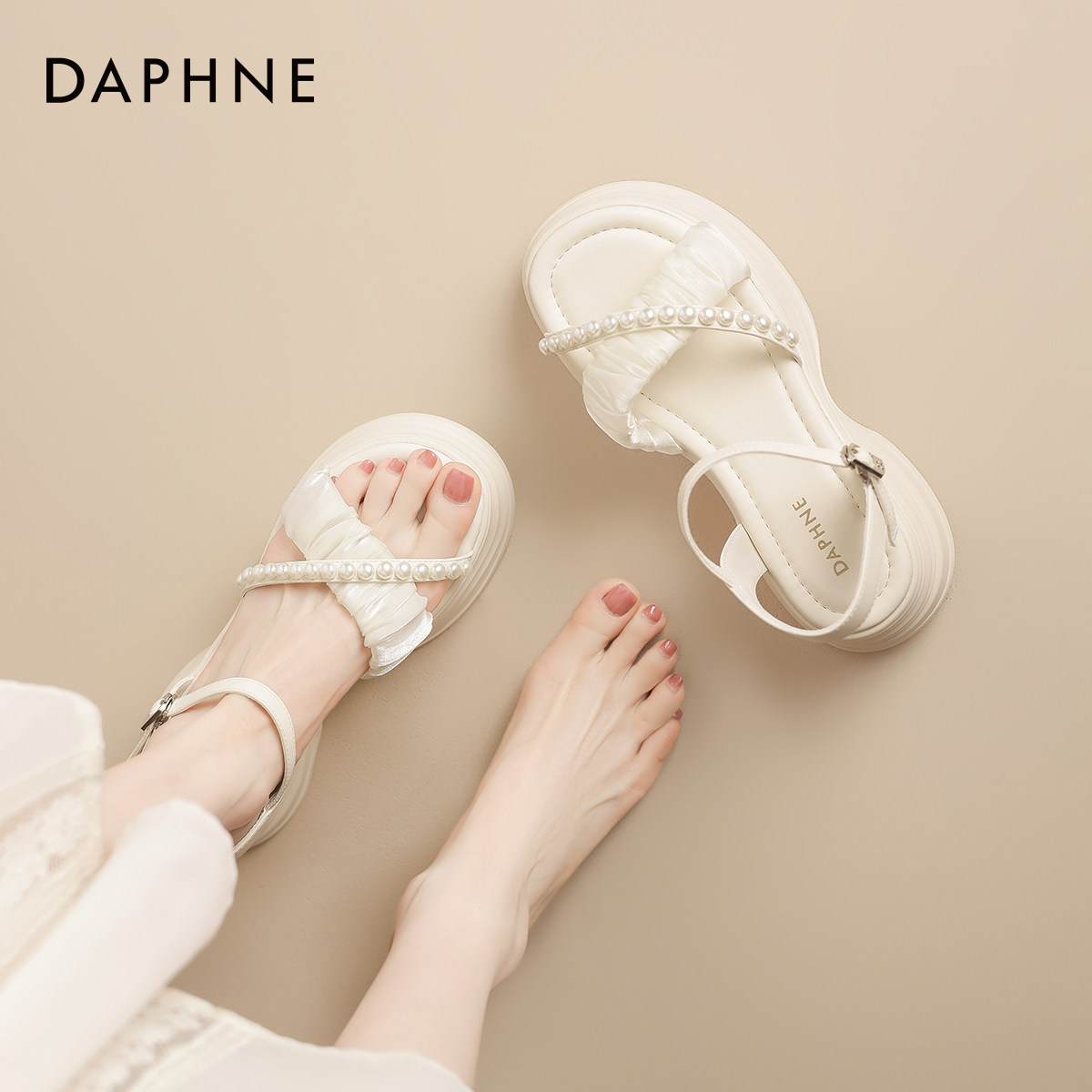 达芙妮厚底凉鞋女款2025新款一字带松糕凉拖鞋女夏外穿软底沙滩鞋