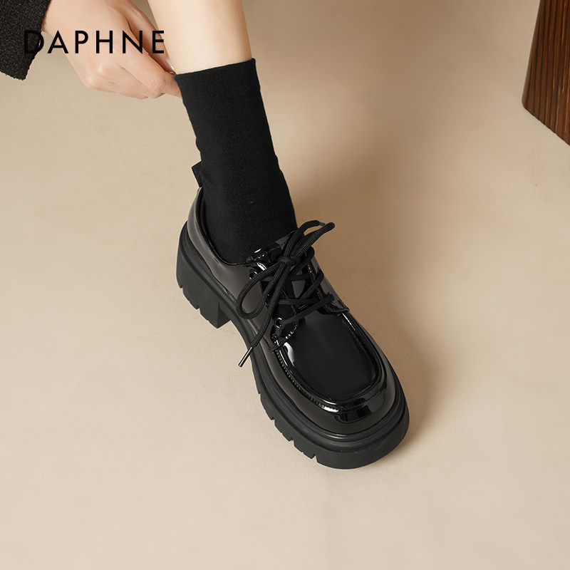 达芙妮厚底乐福鞋女2026新款春季增高单鞋英伦风亮面黑色小皮鞋女