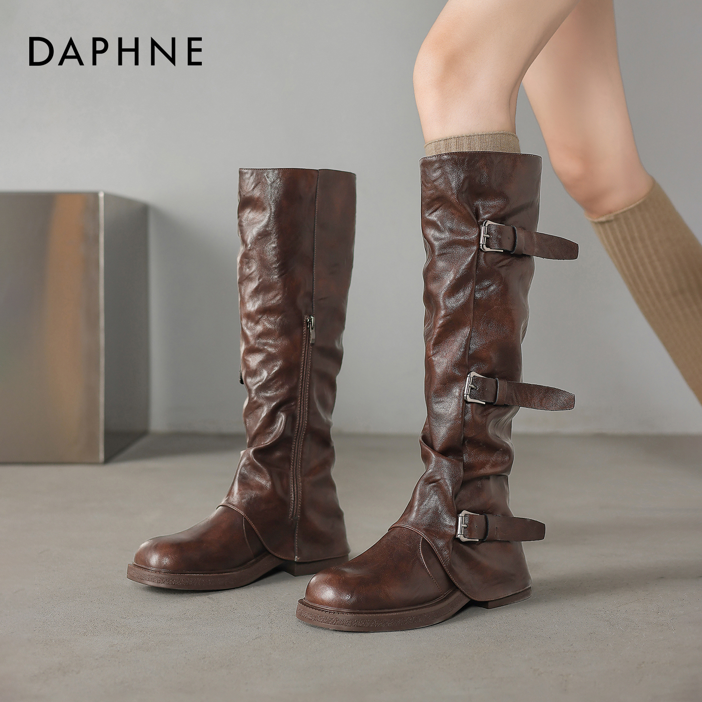 达芙妮2025新款棕色复古堆堆靴女