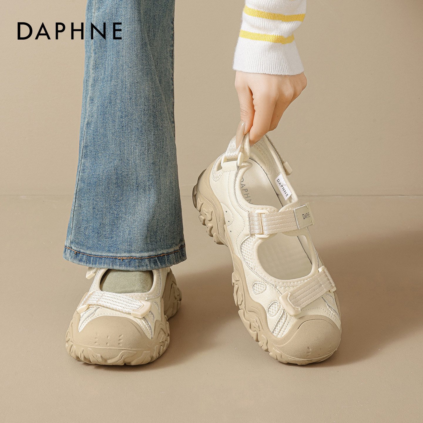 达芙妮运动凉鞋女2026新款厚底镂空透气魔术贴沙滩包头户外溯溪鞋