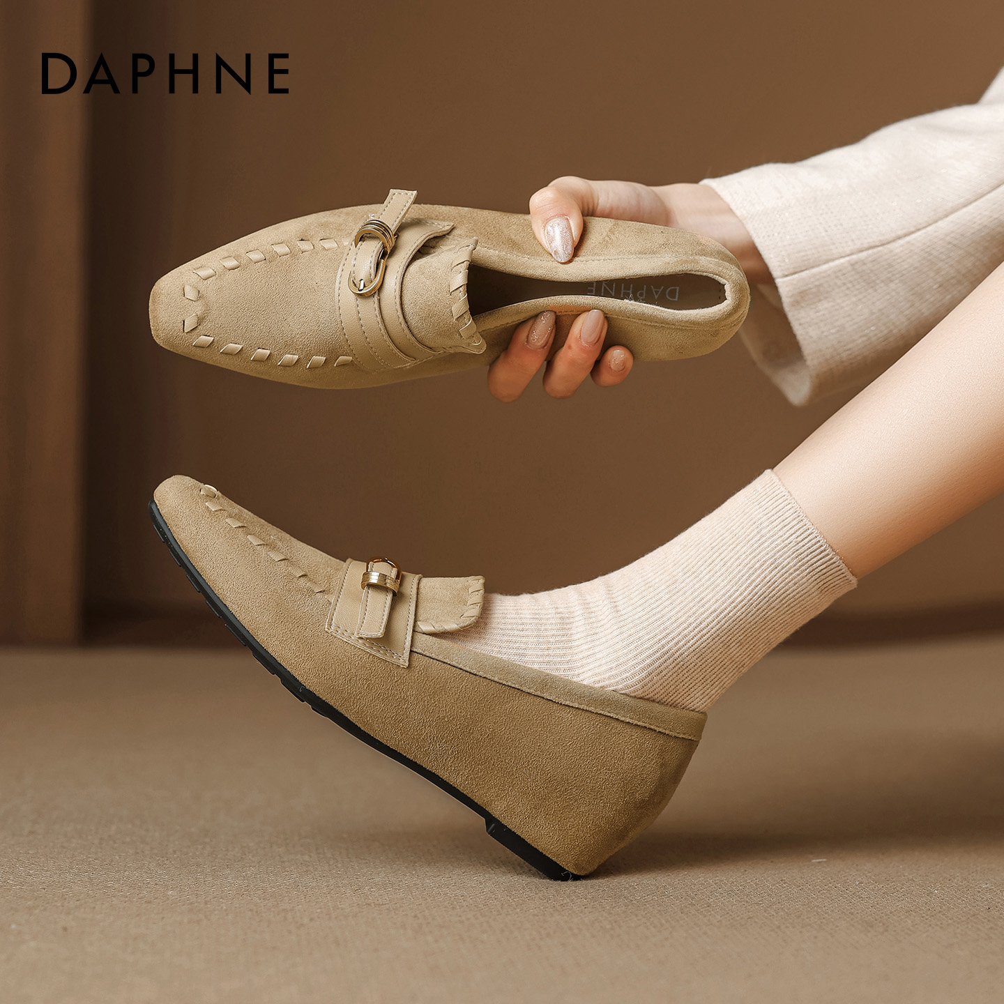 达芙妮老钱风乐福鞋女内增高单鞋