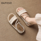 女士露趾外穿拖鞋 达芙妮白色凉鞋 夏季 一字带沙滩单鞋 女款 2026新款