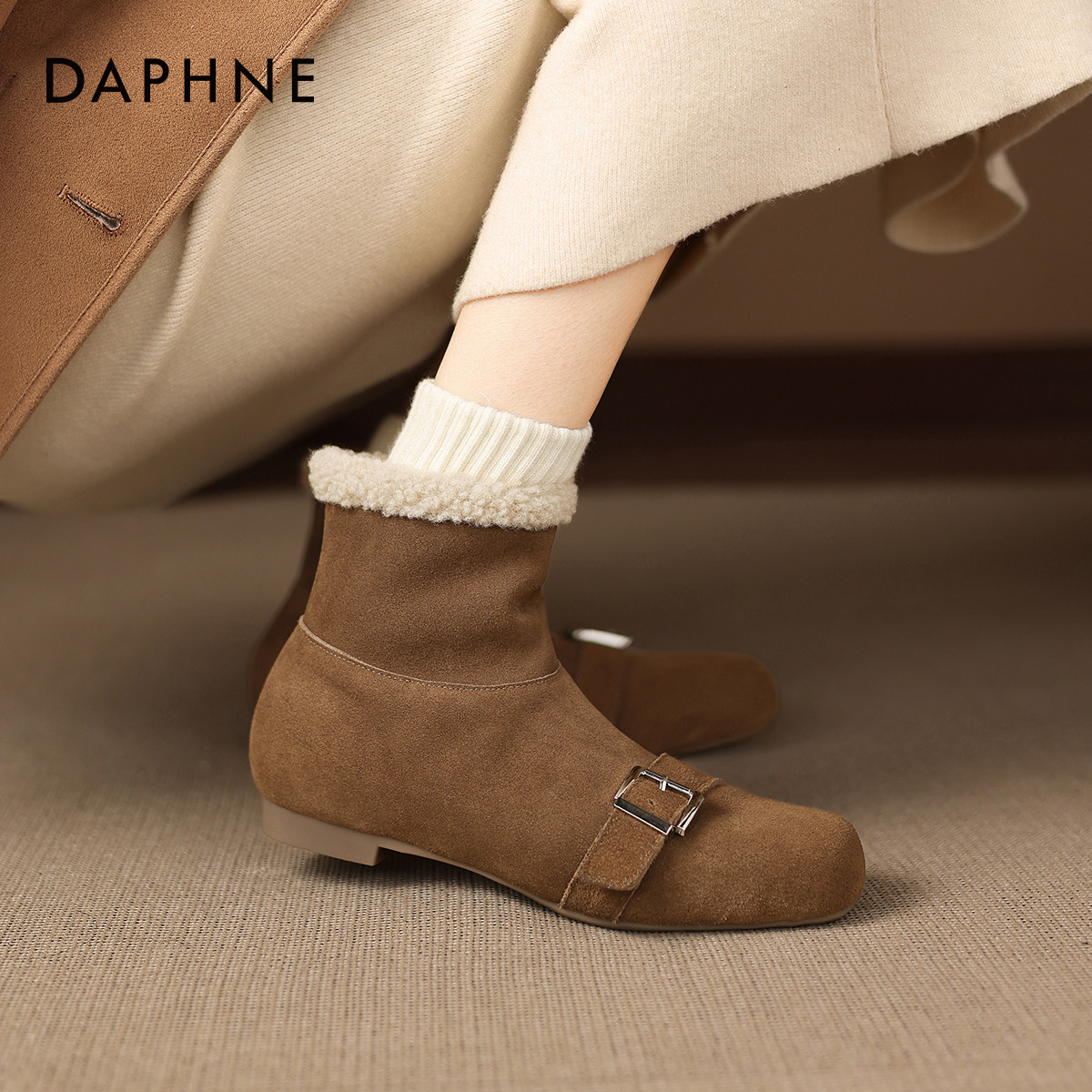 达芙妮加绒雪地靴女款2025新款冬季保暖棉鞋平底马丁靴棕色短靴子,女鞋,时装靴,淘宝优惠券,粉丝福利购,淘宝优惠卷