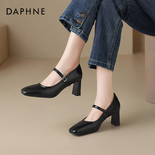 达芙妮一字扣浅口单鞋复古职场