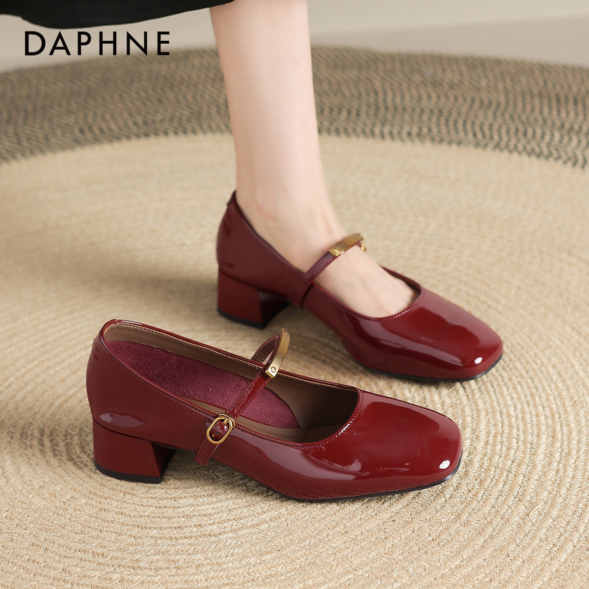 达芙妮红色单鞋女春季2026新款中跟浅口玛丽珍女鞋赫本风复古婚鞋