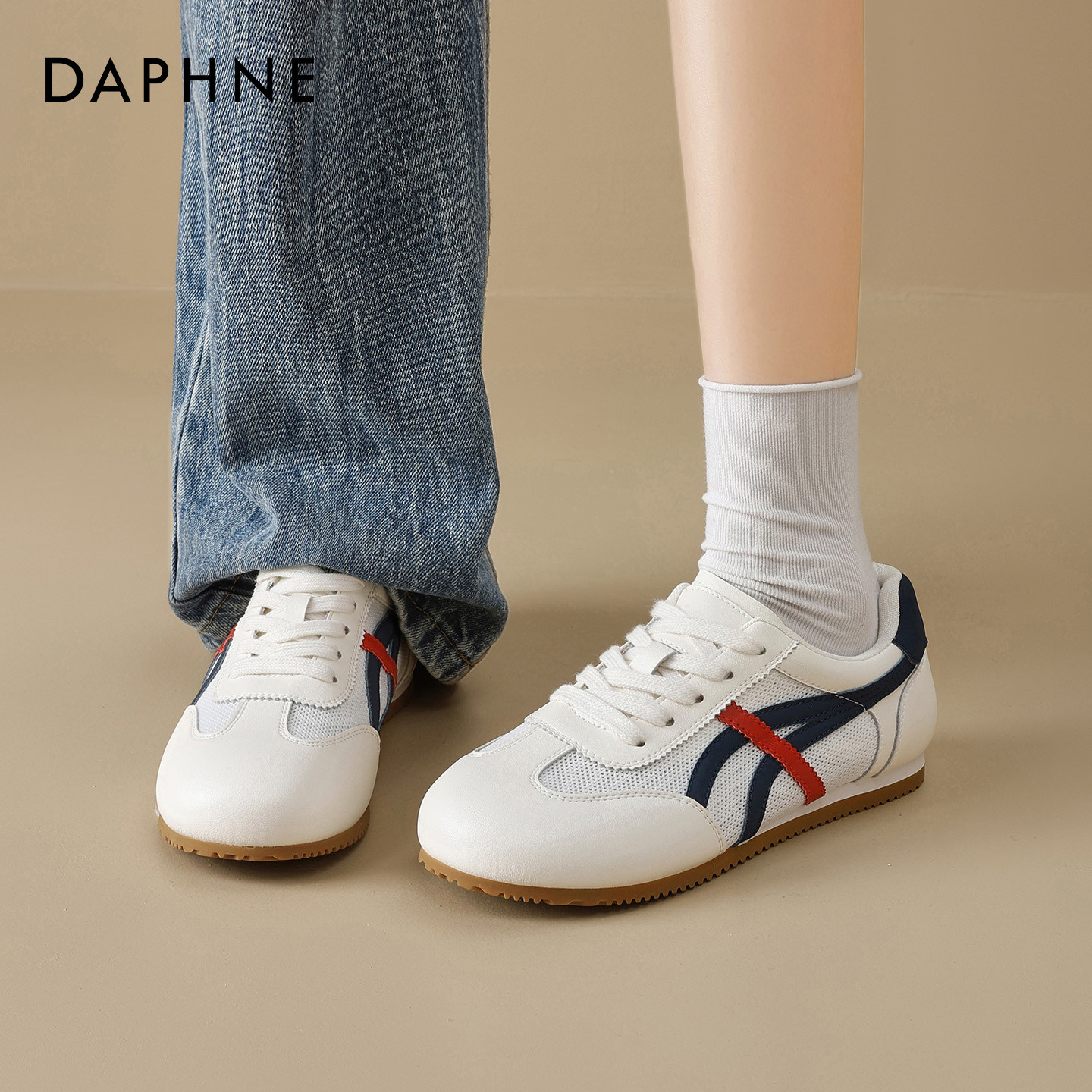 达芙妮德训鞋女款2026新款春季平底低帮内增高休闲轻便运动小白鞋