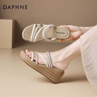 达芙妮米色厚底拖鞋女款2026新款夏季法式绝美坡跟一字拖露趾凉拖
