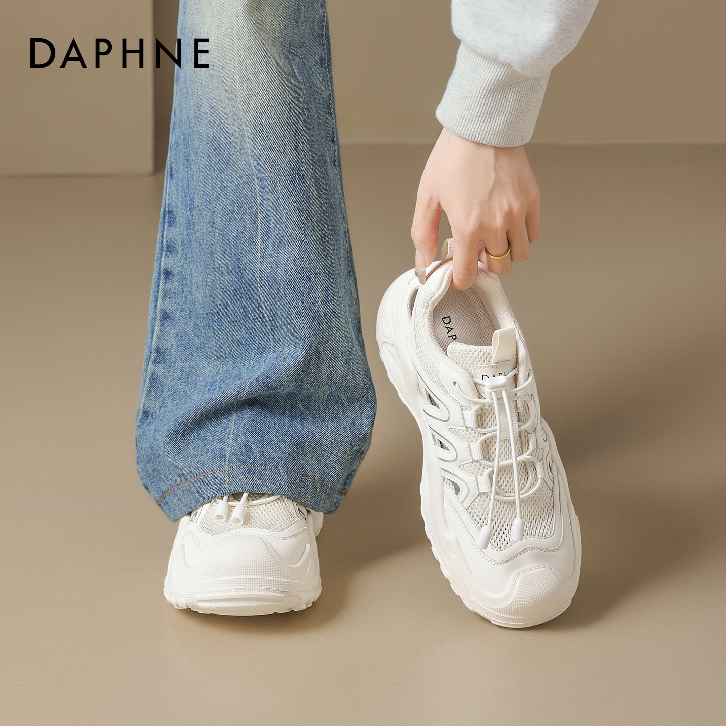达芙妮小白鞋女2026新款春季网面镂空运动凉鞋溯溪登山厚底老爹鞋,女鞋,时尚休闲鞋,淘宝优惠券,粉丝福利购,淘宝优惠卷