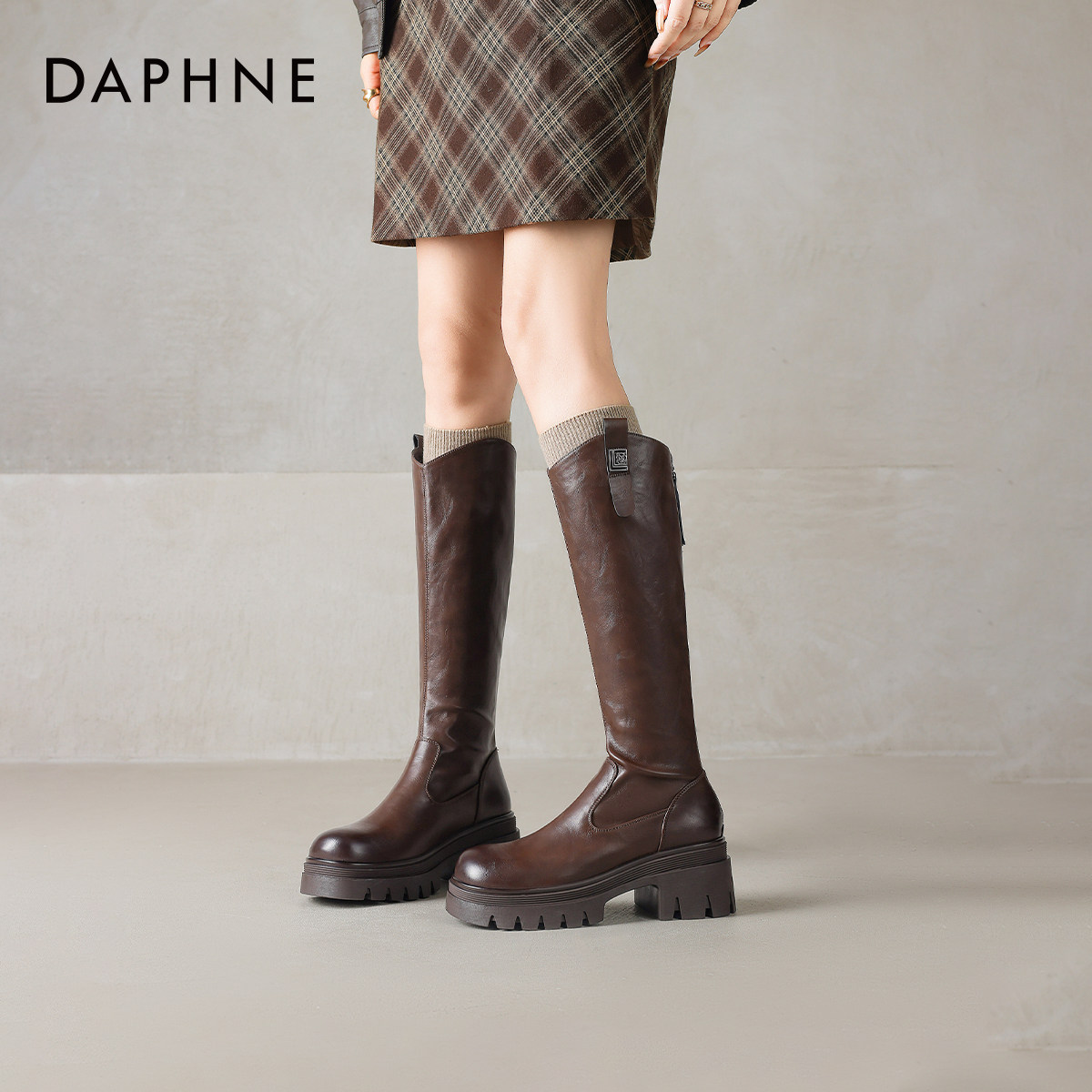 厚底长筒靴，酷飒出街，显高显瘦