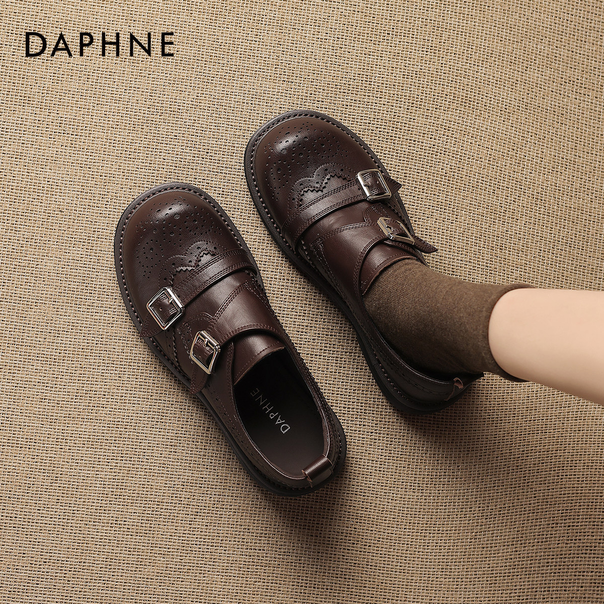 达芙妮棕色乐福鞋女2026新款春季厚底通勤小皮鞋英伦风布洛克单鞋