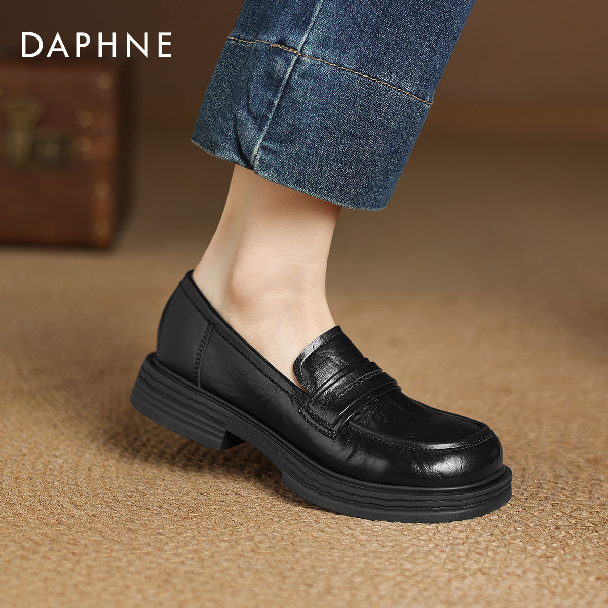 英伦风黑色小皮鞋女款粗跟小单鞋