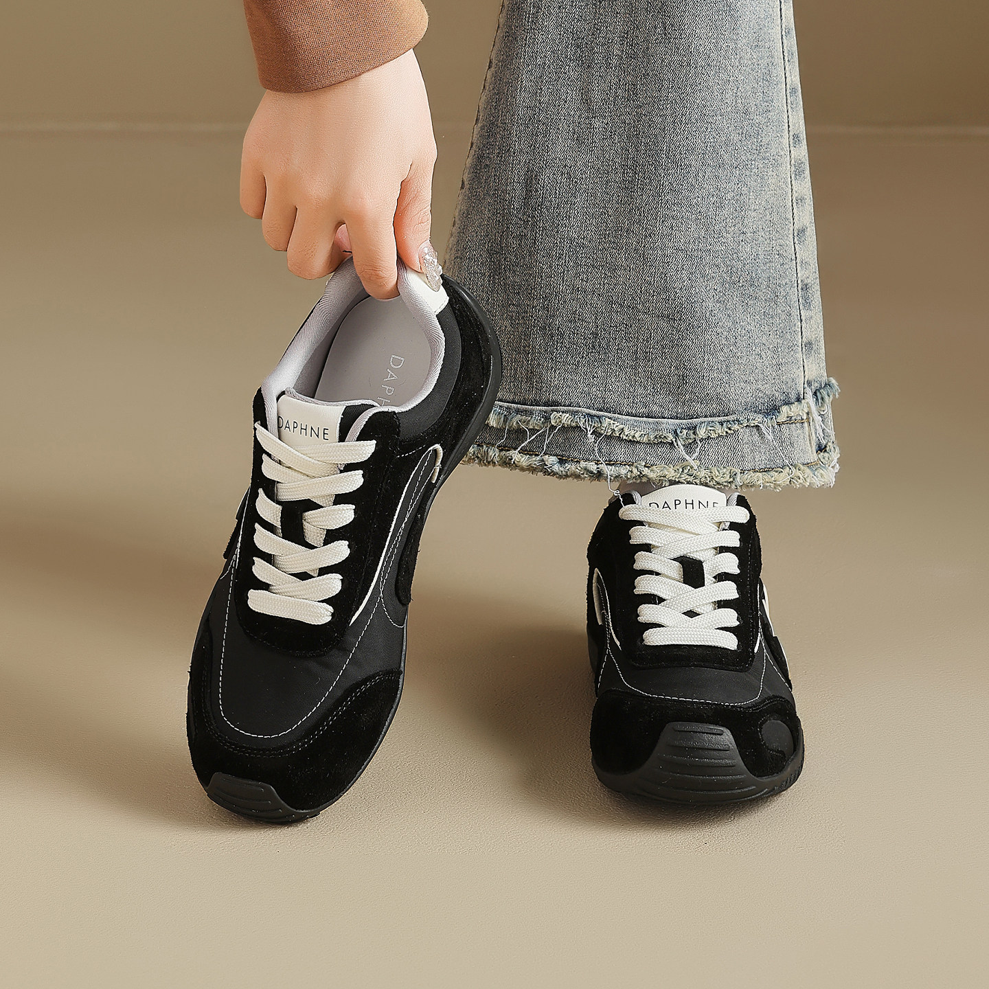 达芙妮黑色德训鞋女2025冬季新款平底休闲板鞋轻便阿运动甘芭蕾鞋,女鞋,德训鞋,淘宝优惠券,粉丝福利购,淘宝优惠卷