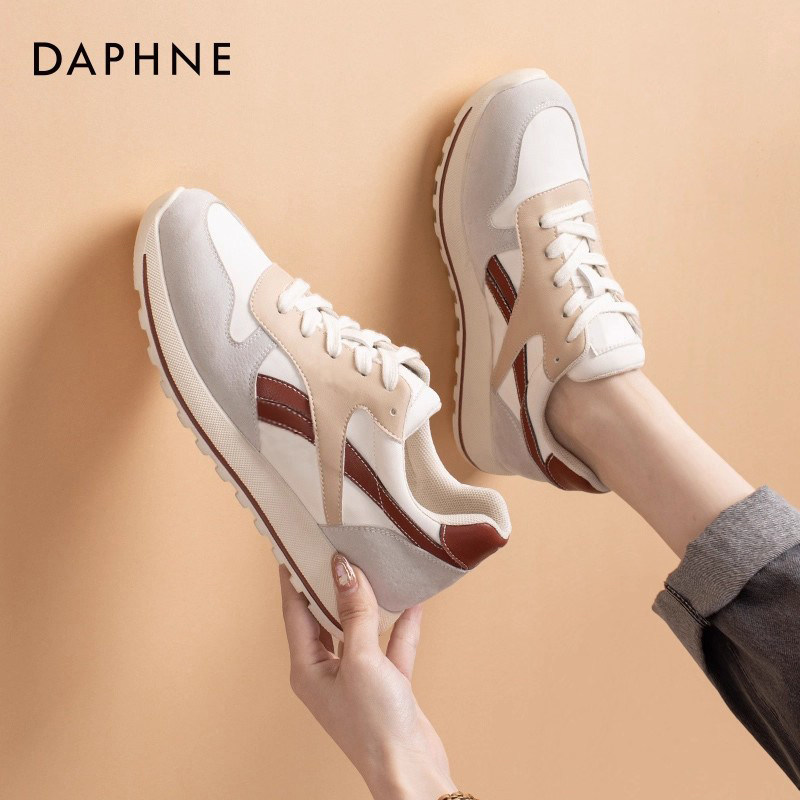 达芙妮运动鞋女2026新款软底轻便女鞋中年妈妈阿休闲甘薄底德训鞋