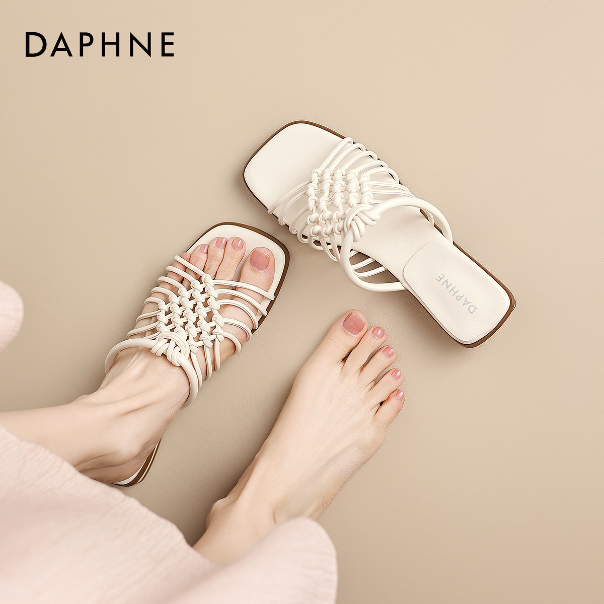 达芙妮法式罗马凉鞋女2026新款夏季外穿气质粗跟波西米亚编织拖鞋