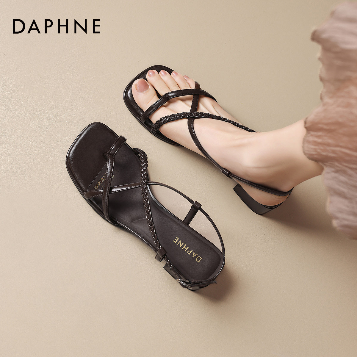 达芙妮粗跟绑带棕色夹趾凉鞋女2026春季新款仙女风法式复古罗马鞋,女鞋,时装凉鞋,淘宝优惠券,粉丝福利购,淘宝优惠卷