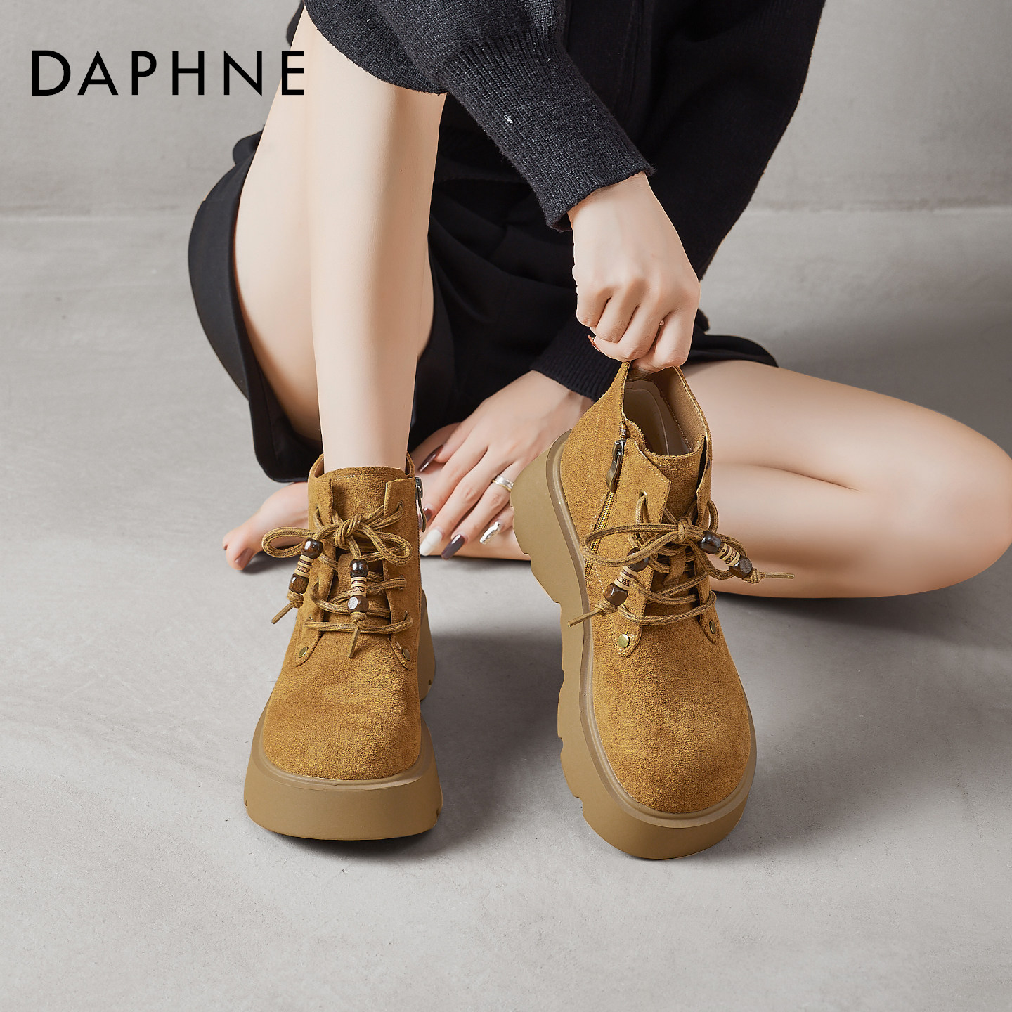 达芙妮厚底马丁靴女款增高大黄靴