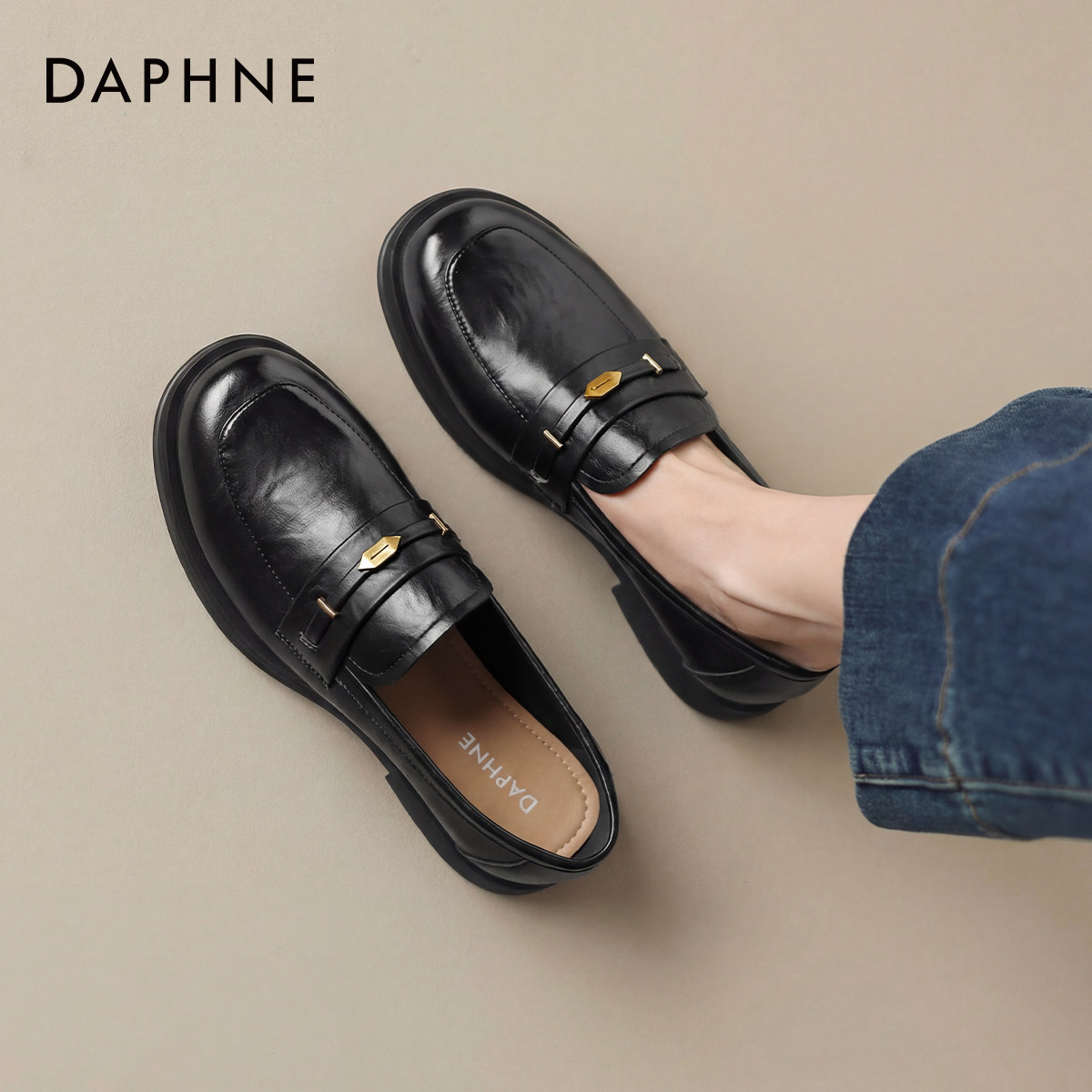 达芙妮黑色乐福鞋女2026新款一脚蹬豆豆鞋英伦风小皮鞋通勤平底鞋