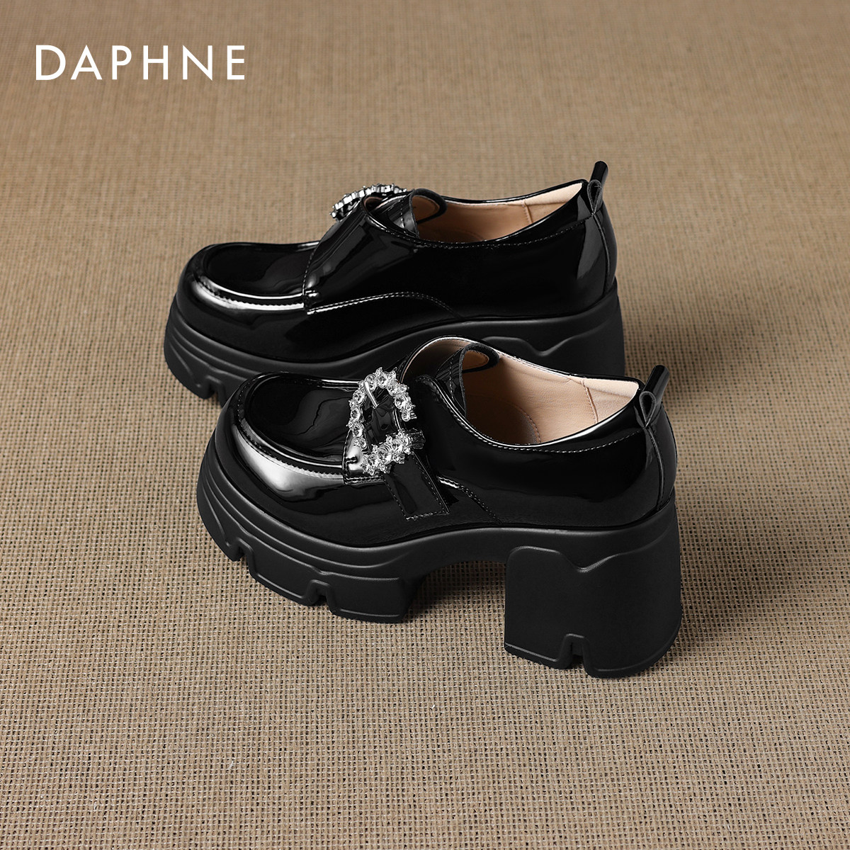 达芙妮高跟乐福鞋女英伦风小皮鞋