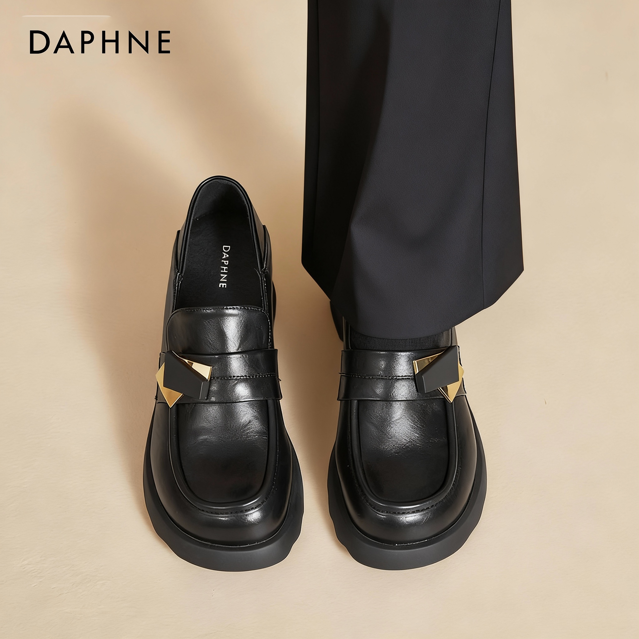 达芙妮黑色厚底小皮鞋女通勤百搭