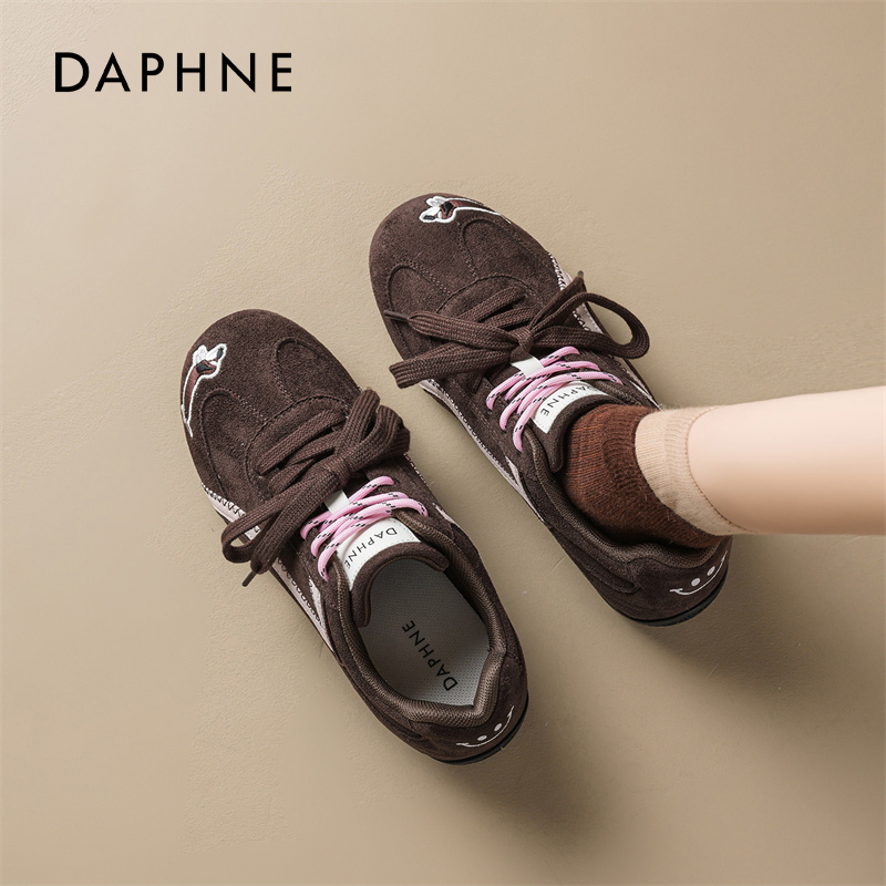 【达芙妮】内增高德训鞋百搭板鞋