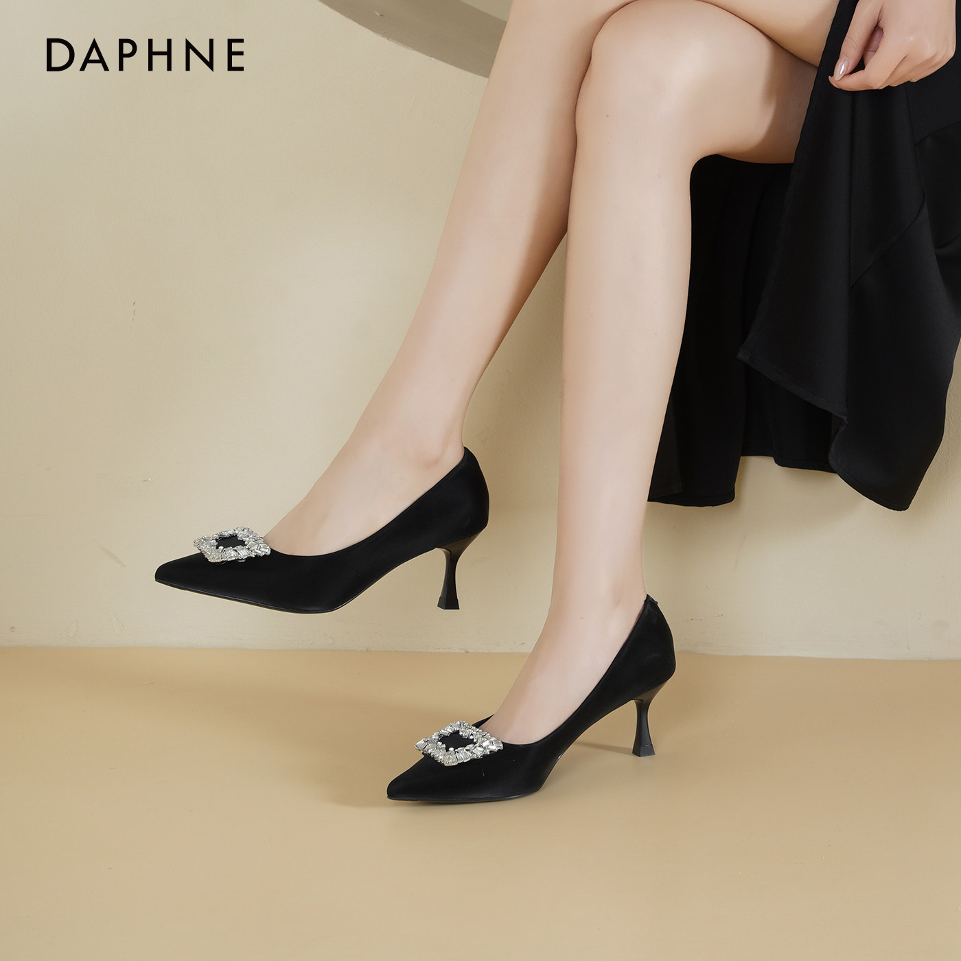 达芙妮黑色高跟鞋女2026新款不累脚气质职业工作鞋细跟尖头单鞋女