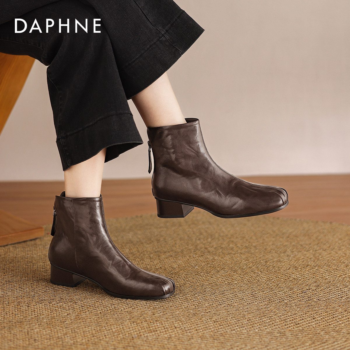 达芙妮棕色瘦瘦小短靴2025新款早秋冬女士女款复古马丁女靴子皮靴,女鞋,时装靴,淘宝优惠券,粉丝福利购,淘宝优惠卷