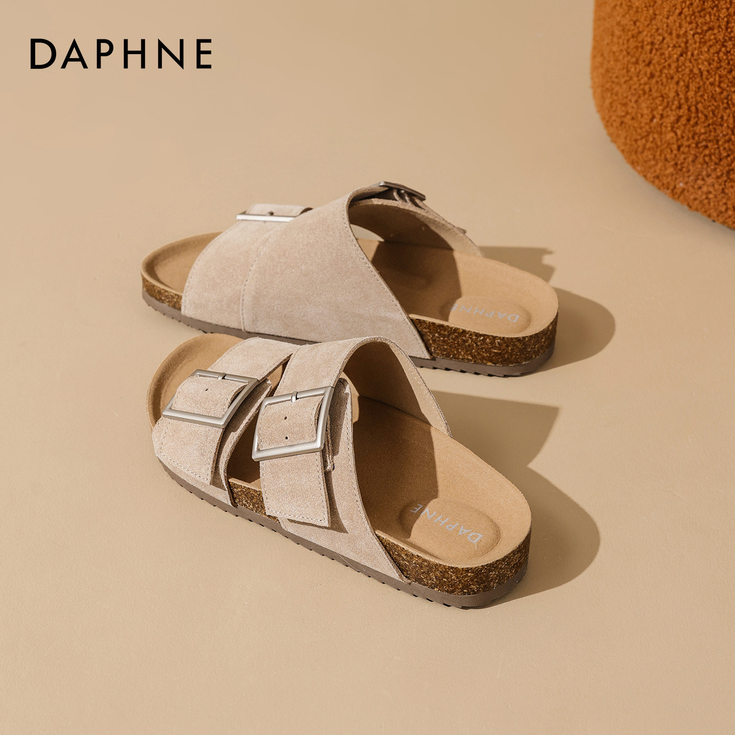 达芙妮勃肯拖鞋女2026夏季新款外穿平底一字拖露趾沙滩凉鞋配裙子