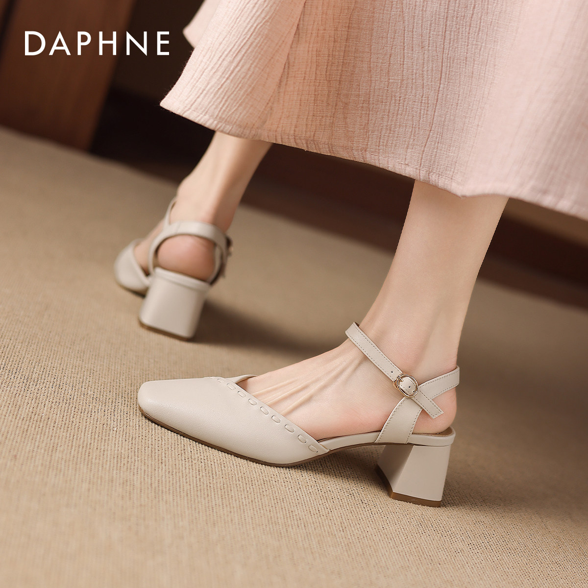 达芙妮包头凉鞋女2026新款法式粗跟玛丽珍单鞋配裙子中空小皮鞋女