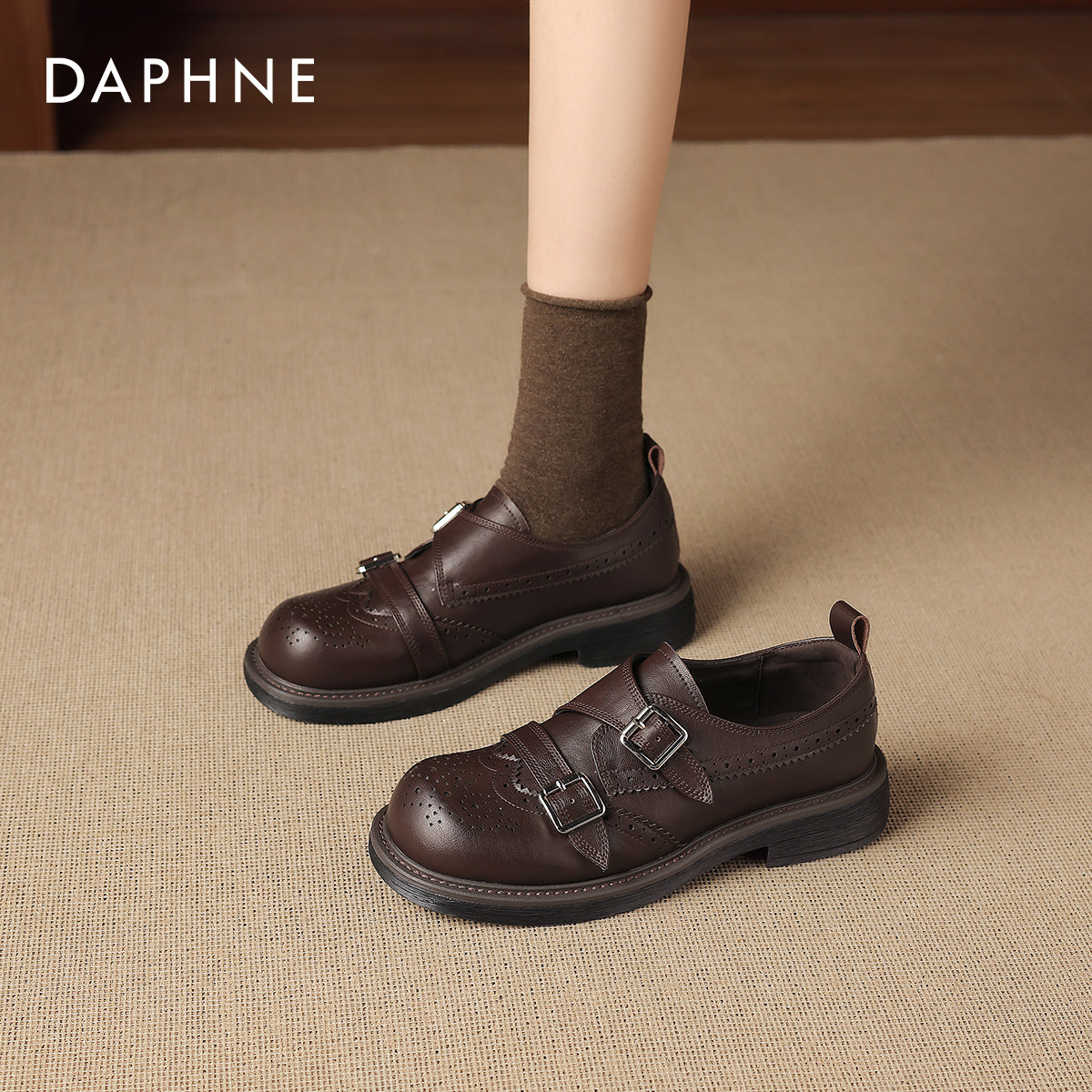 达芙妮复古棕色乐福鞋女款2026新款春季英伦风平底皮鞋布洛克单鞋
