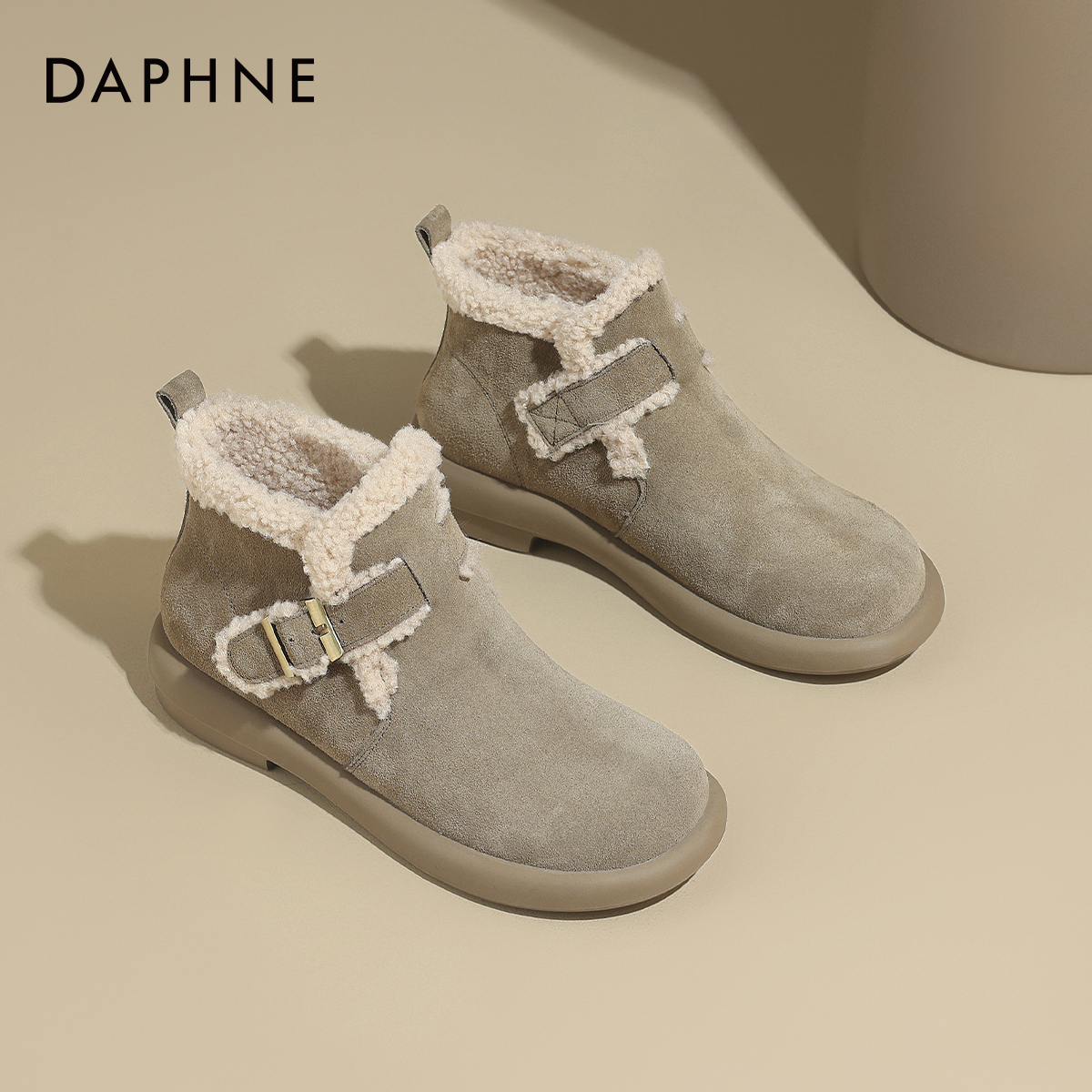 达芙妮2025冬季款短靴雪地靴