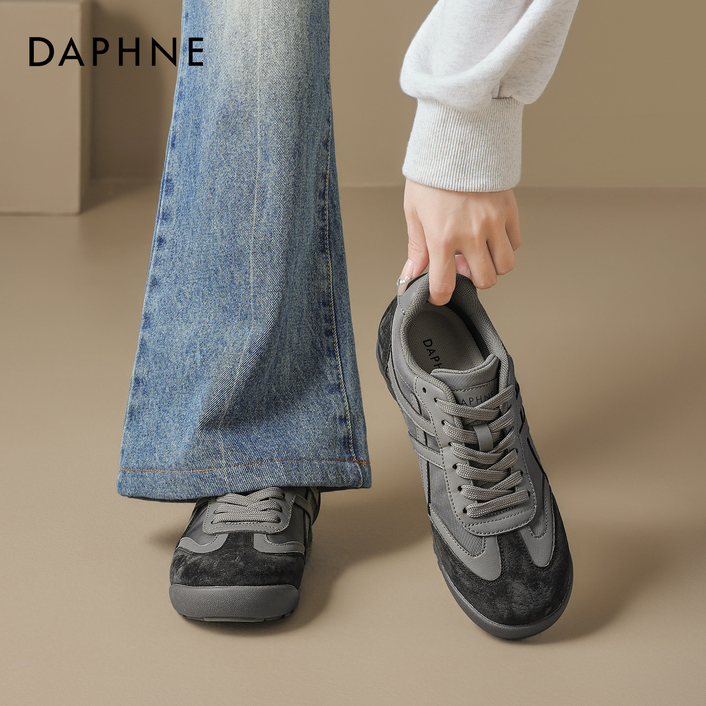 达芙妮灰色德训鞋女2026春季新款巨好看运动休闲鞋不累脚复古板鞋,女鞋,德训鞋,淘宝优惠券,粉丝福利购,淘宝优惠卷