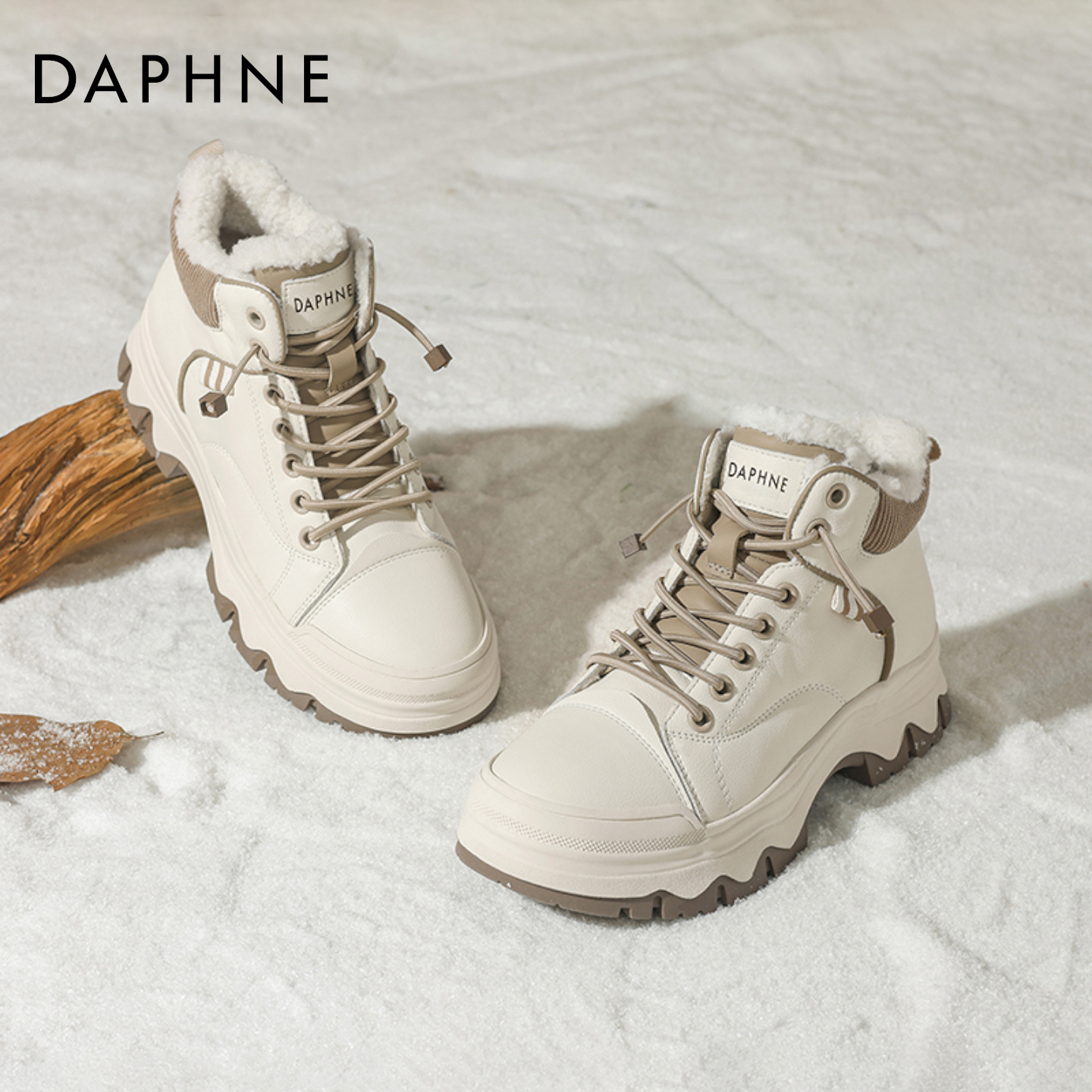 达芙妮高帮小白鞋女款加绒保暖鞋