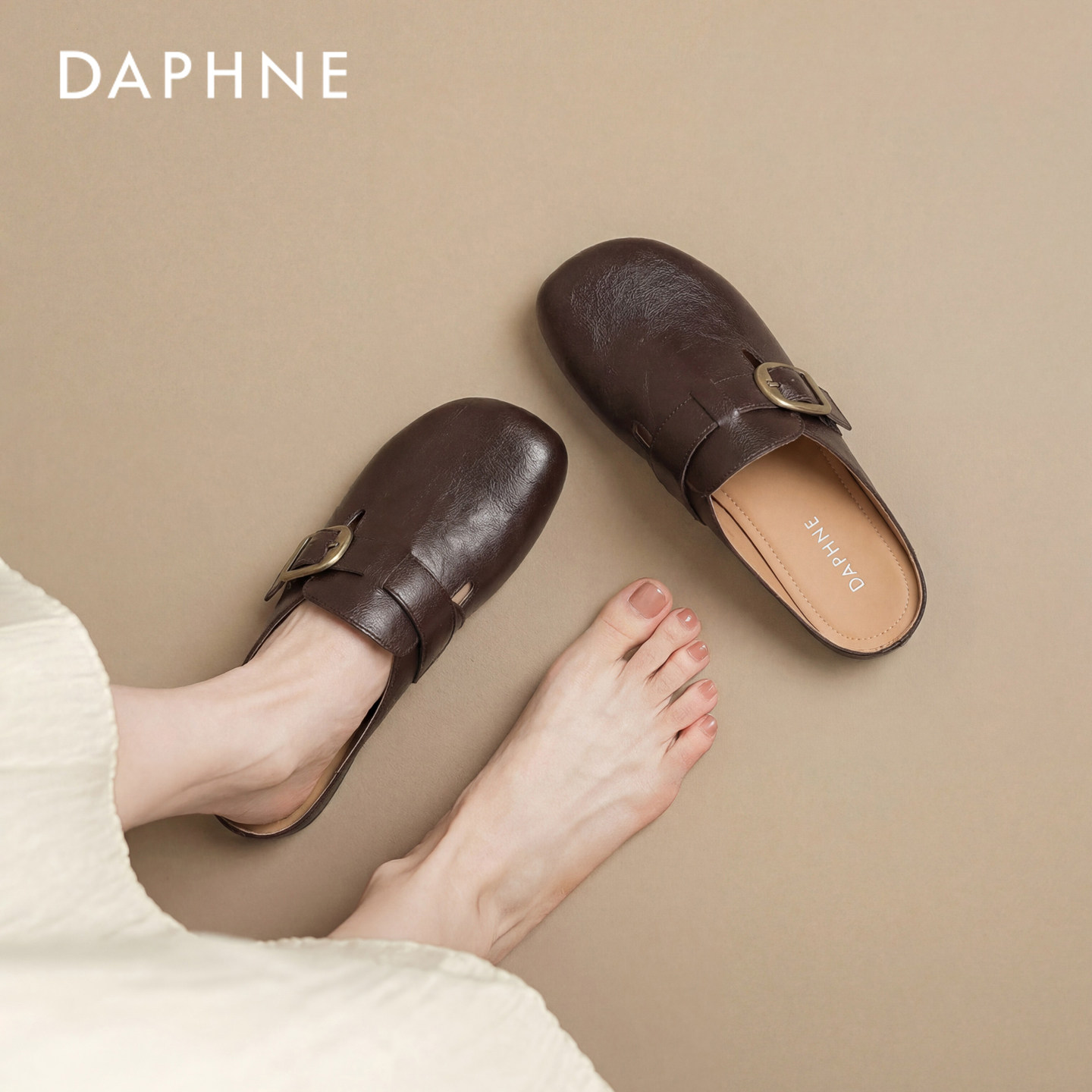 达芙妮棕色半包勃肯拖鞋2026新款夏季女款一脚蹬懒人单鞋平底女鞋