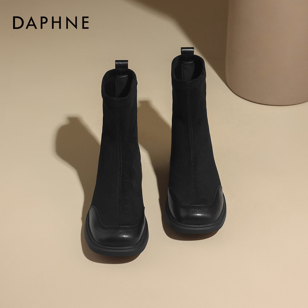 达芙妮黑色短靴女2026新款冬季平底弹力瘦瘦靴袜靴粗跟绒面马丁靴,女鞋,时装靴,淘宝优惠券,粉丝福利购,淘宝优惠卷