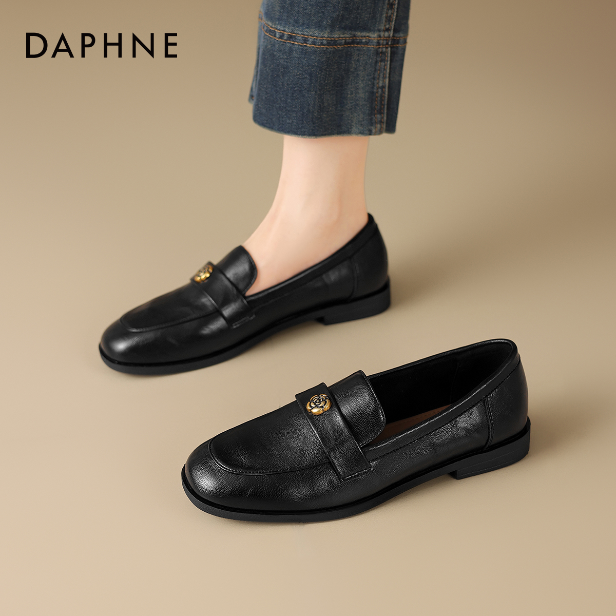 达芙妮黑色乐福鞋女2025新款秋冬山茶花平底单鞋英伦风小皮鞋软底