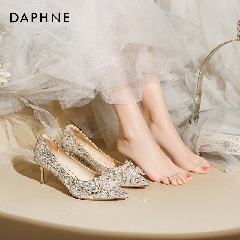 达芙妮高跟鞋女细跟2026春季新款水晶新娘结婚鞋秀禾婚纱两穿单鞋