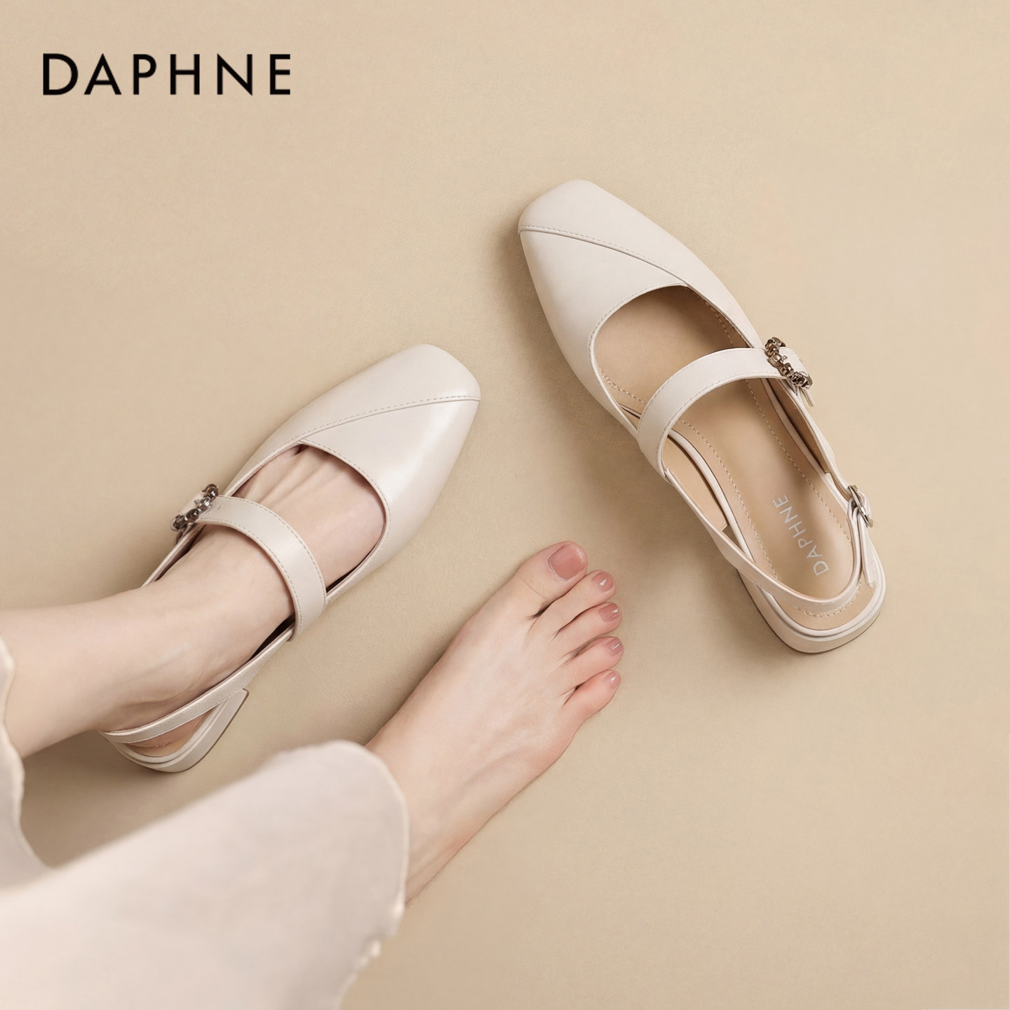 达芙妮白色凉鞋外穿女款2026新款夏季法式绝美粗跟包头凉单鞋凉拖